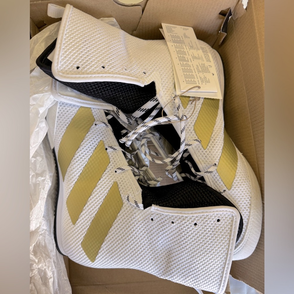 Boxing shoes. Mens&Women used 
Box Hog 3.  Fx0562
Mens&Women
White/Gold